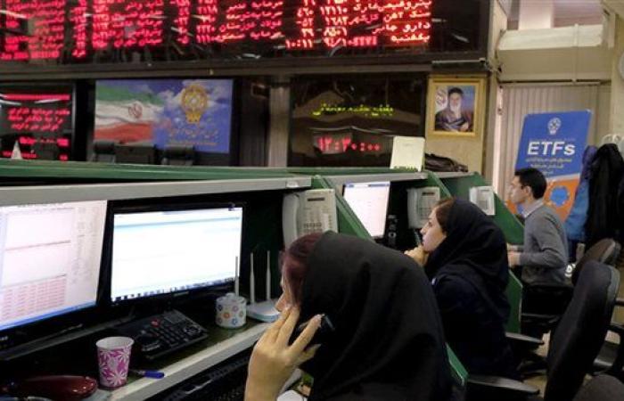 إيران تعيد فتح سوق الأسهم بعد أشهر من التجميد