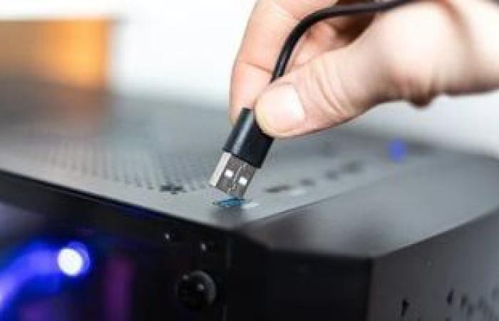 أيهما أسرع: منفذ USB الأزرق أم التركواز «Teal»؟