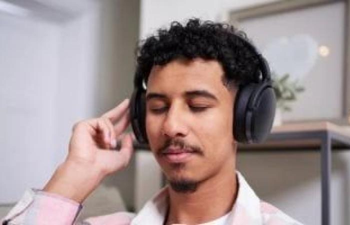 كيف تعمل ميزة إلغاء الضوضاء فى السماعات وهل هى آمنة على الأذن؟