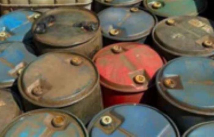 حبس شخصين حجبا 2 طن مواد البترولية تمهيدًا لبيعها بالسوق السوداء بأسوان