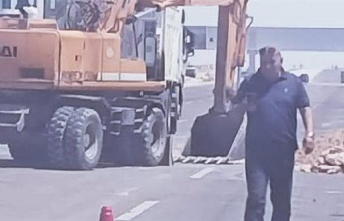 مرسى مطروح: ترميم هبوط بالطريق الساحلي ووضع علامات إرشادية مرورية