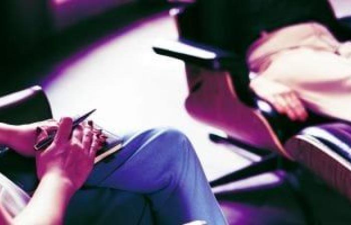 امرأة تفقد الثقة فى طبيبتها النفسية بعد تسجيل جلساتها بالذكاء الاصطناعى