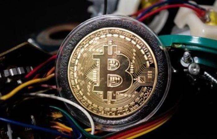 البيتكوين تحت ضغط التسييل.. خسائر فادحة والمؤشرات تقترب من 20 ألف للعملة