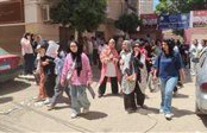 فرحة طلاب الشهادة الاعدادية بعد أداء امتحان اللغة العربية بالشرقية