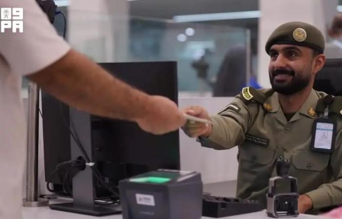 الجوازات تواصل جهودها لإنهاء إجراءات مغادرة ضيوف الرحمن عبر المنافذ الدولية