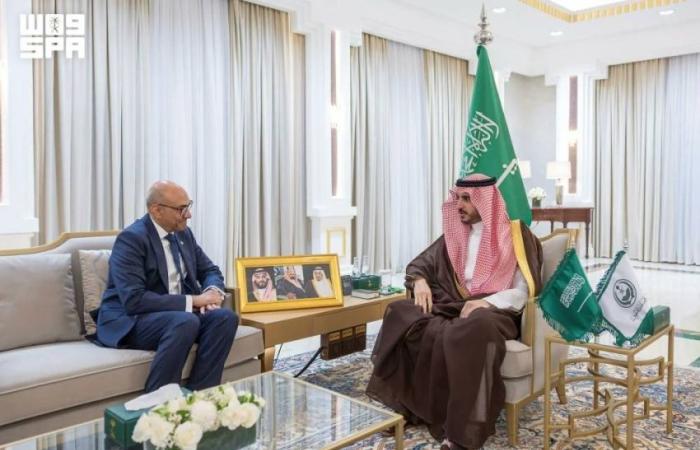 أمير منطقة الجوف يستقبل سفير باكستان لدى المملكة