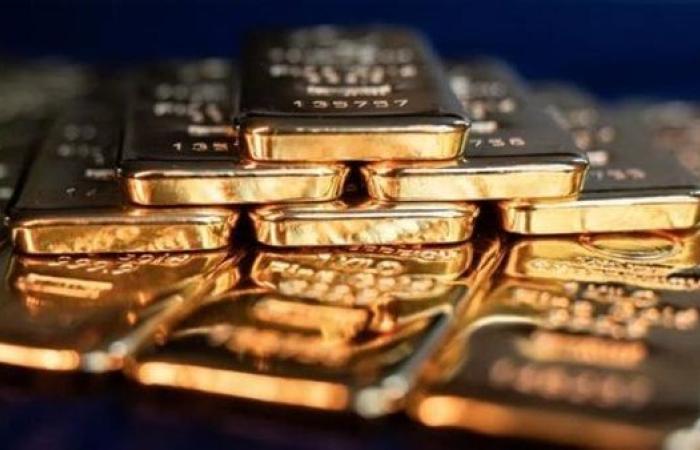 سوق الذهب في مصر يتجاهل صعود الدولار وينخفض مع البورصة العالمية