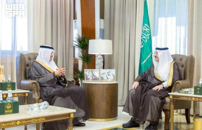 أمير المنطقة الشرقية يستقبل وزير النقل والخدمات اللوجستية