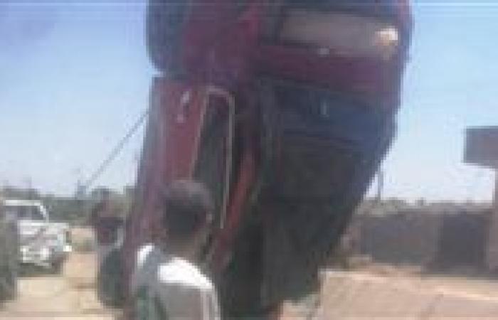 إصابة عروسين إثر انقلاب سيارتهم فى زفة بالغربية