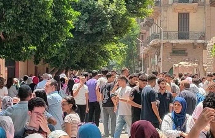 امتحانات الثانوية العامة بدأت.. توافد طلاب الثانوية على لجان الامتحانات في الدقي (بث مباشر)