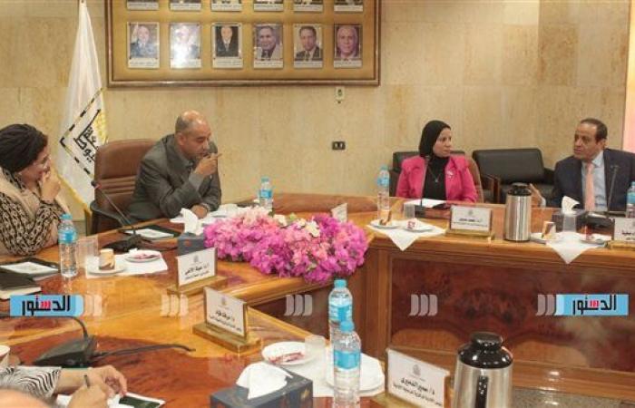 نائب وزير الصحة تناقش تنفيذ مبادرة "الألف يوم الذهبية لتنمية الأسرة المصرية" بأسيوط