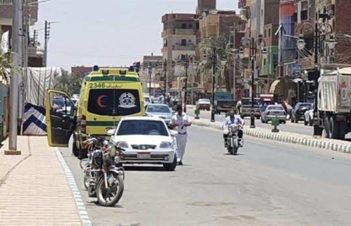 سيارات الإسعاف تنتشر أمام لجان الثانوية العامة بالإسماعيلية تحسبًا لأي طارئ