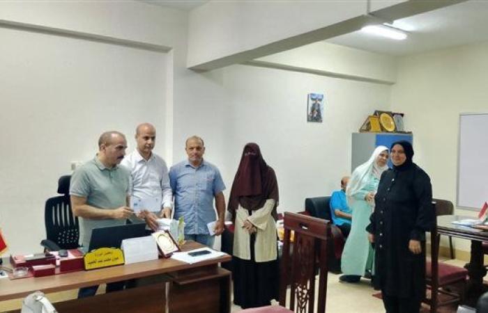 "تضامن المنوفية" تسلم 531 بطاقة خدمات متكاملة للمستحقين دعمًا للأسر الأولى بالرعاية