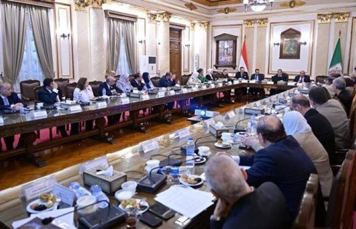 رئيس جامعة القاهرة يوجه عمداء الكليات بسرعة إعلان نتائج الامتحانات