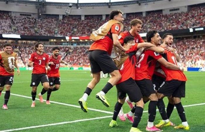 حسام حسن يوقف احتفالات منتخب مصر قبل مواجهة أستراليا.. ويطالب اللاعبين بالتركيز